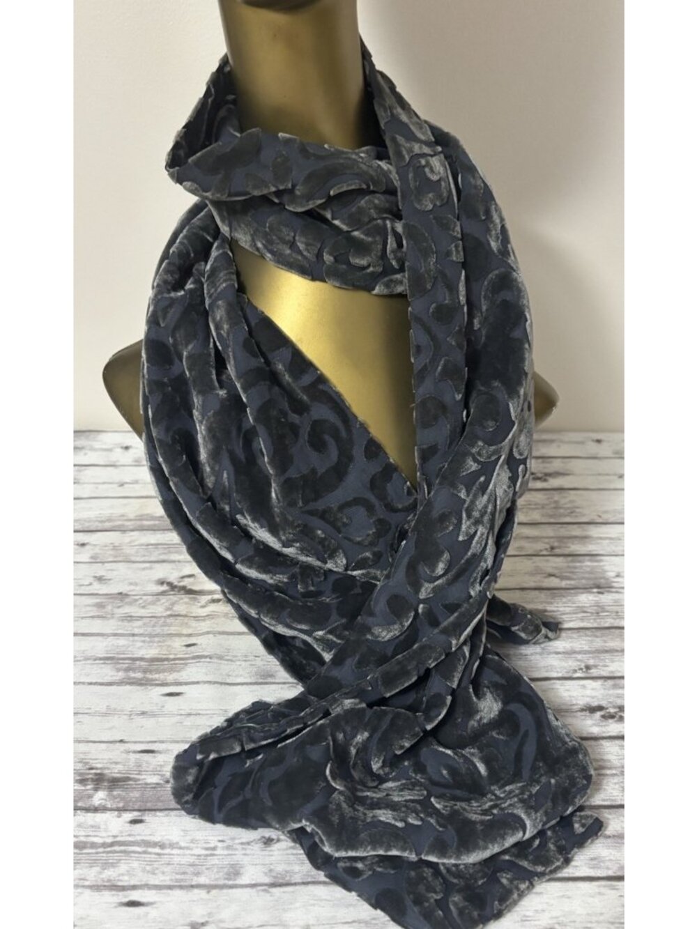 Danier Vintage‎ Y2k Velvet Silver Gray Sheer Scarf Size 10x59" Rayon Silk Canada